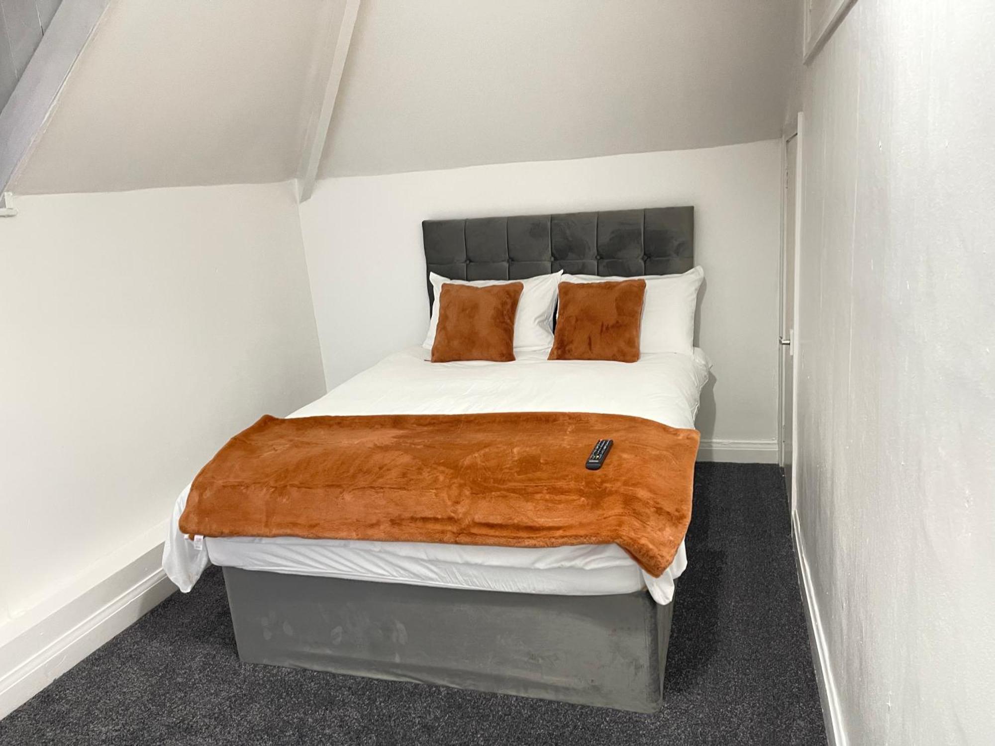 Hometel Digs Hidden Gem Large Comfy Home Can Sleep 15 Braunstone Town Экстерьер фото